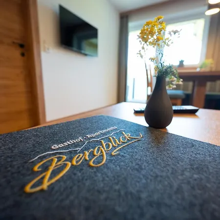 여관 Bergblick 2*